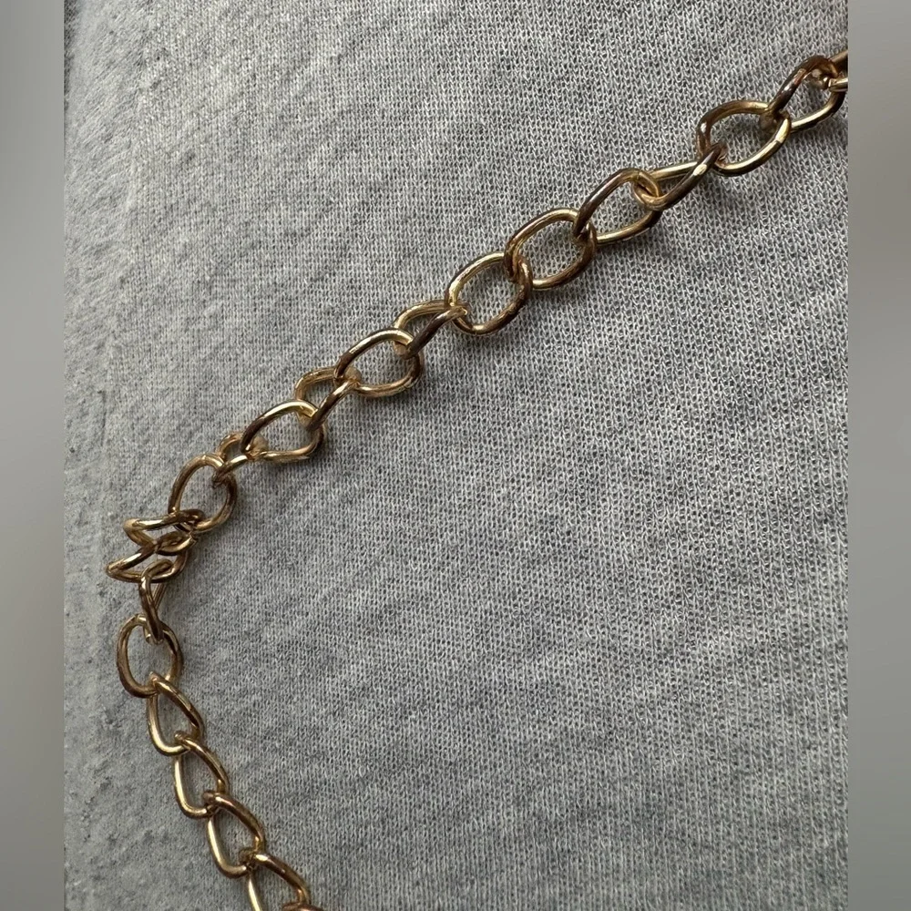Crème Clutch with Gold chain - Picture 7 of 7